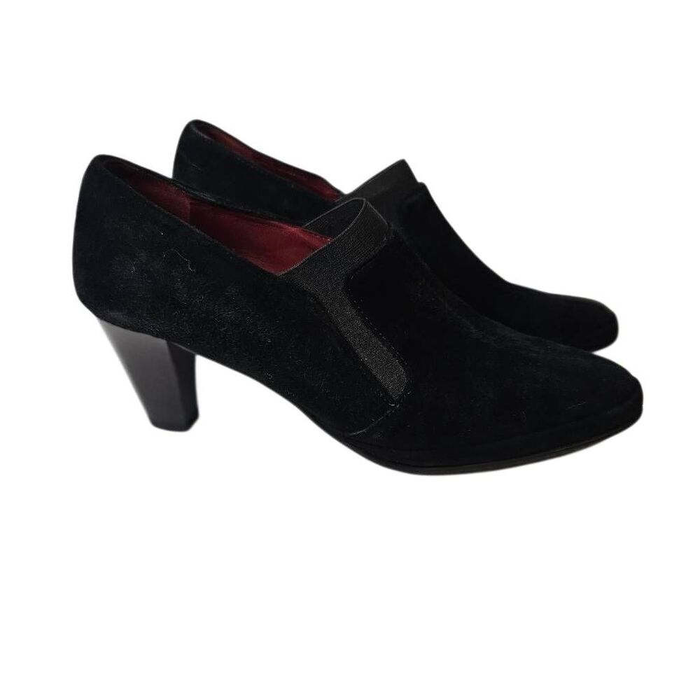 Amalfi by Rangoni heeled black suede slip on ankle shoes. 8.5 NWOT.